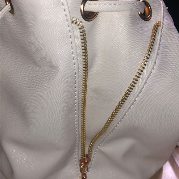 White adjustable backpack - Picture 6 of 10